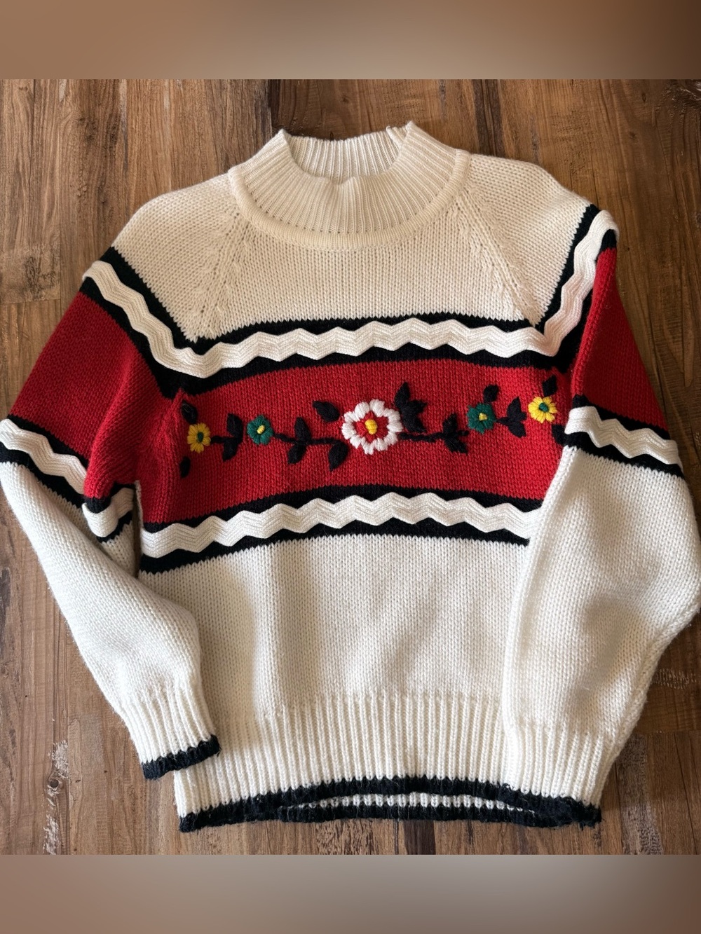 Vintage Cristina Sweater Medium Floral Knit Cottagecore Nordic Red Cream 80s 90s